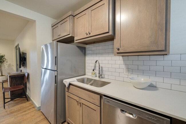 Building Photo - Welcome to this charmingly updated 2 Bedroom 1 Bathroom Bungalow Located in the Historic Jefferso...