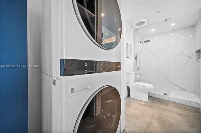 Building Photo - 10 SW South River Dr