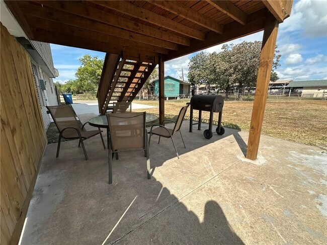 Building Photo - 201 Volpe Cir