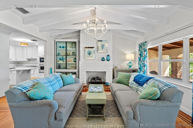 Building Photo - 627 Solar Isle Dr