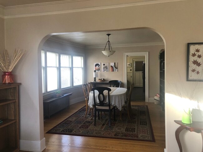 Building Photo - 3007 16th Ave S