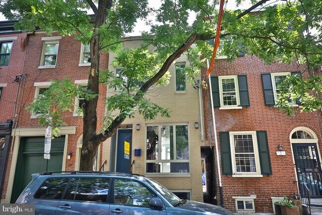 Building Photo - 725 S 6th St