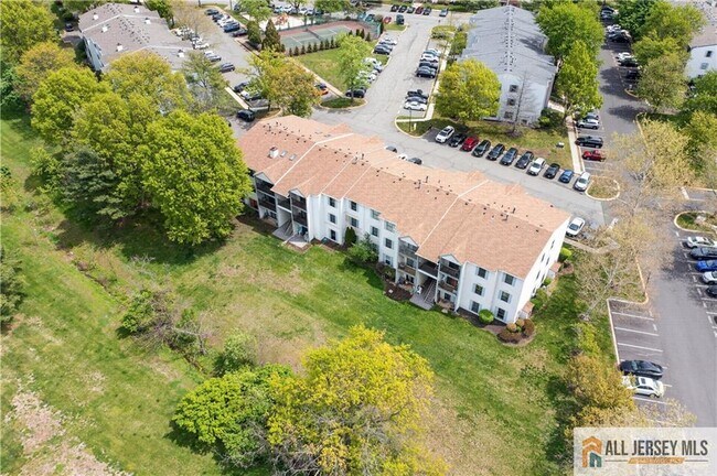 Building Photo - 343 Lancaster Ct