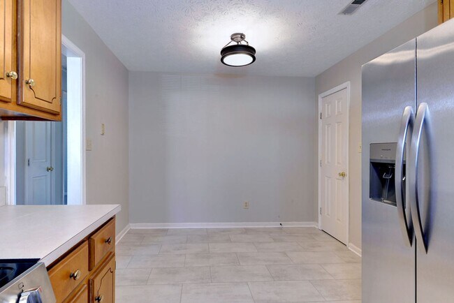 Building Photo - 910 Charlotte Dr