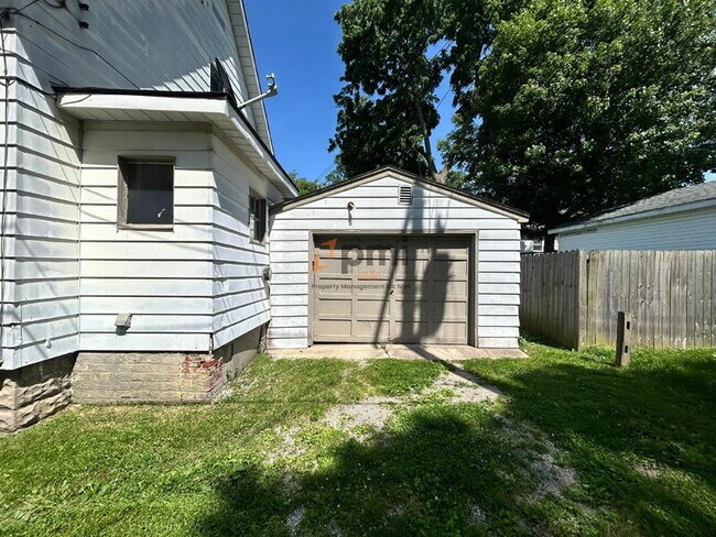 Building Photo - 906 2nd St