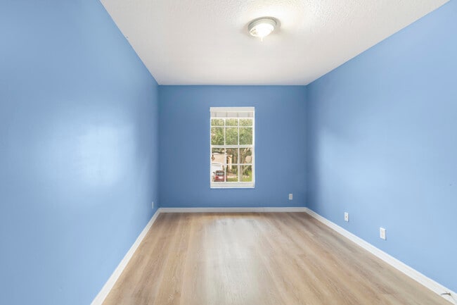 Building Photo - 4535 Thornwood Cir