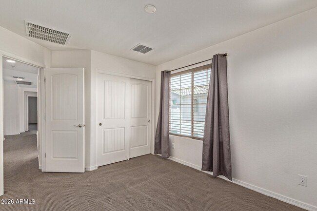 Building Photo - 905 S Canal Dr