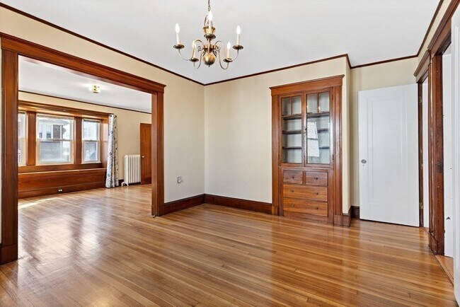 Building Photo - 64 Beaumont St