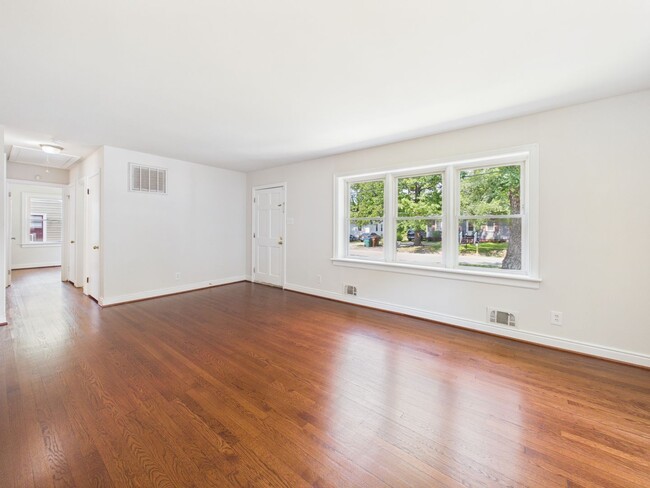 Building Photo - 955 Barlen Dr