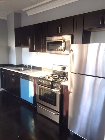 Building Photo - 5131 S Ingleside Ave