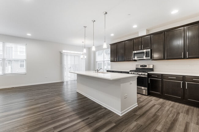 Building Photo - 1985 Kingsley Cir