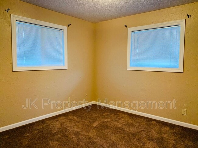 Building Photo - 4613 5th Ave S