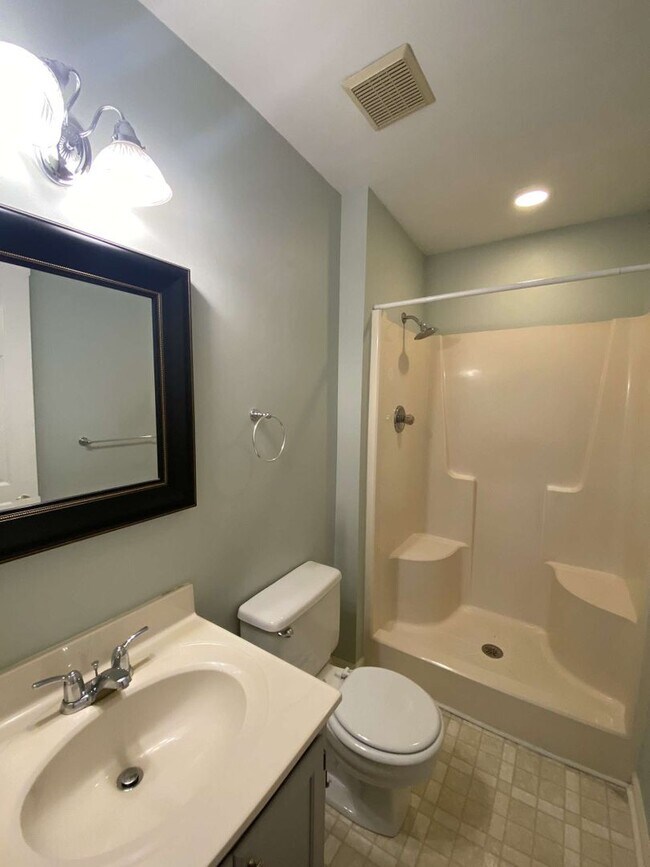 Building Photo - Charming 3 Bed Colonial in Woodcroft!