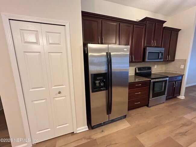Building Photo - 13916 Fish Eagle Dr E