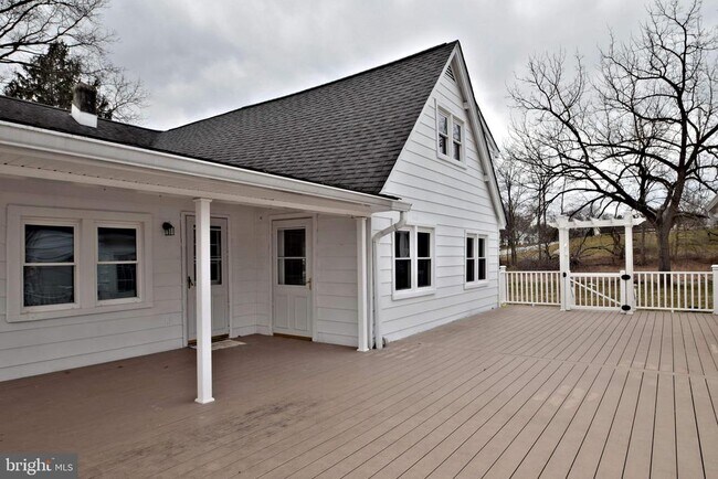 Building Photo - 2749 Woodland Ave