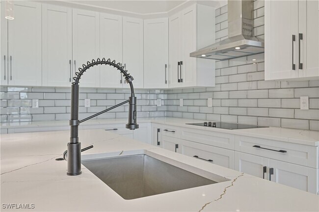 Building Photo - 106 NW 18th Pl