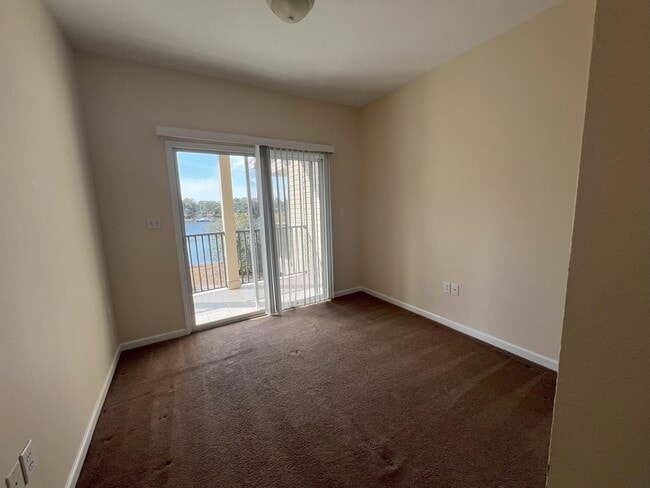 Building Photo - 1147 N Bayshore Dr