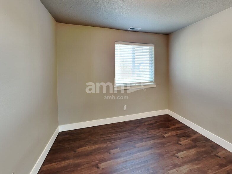 Building Photo - 440 Tulip Ave