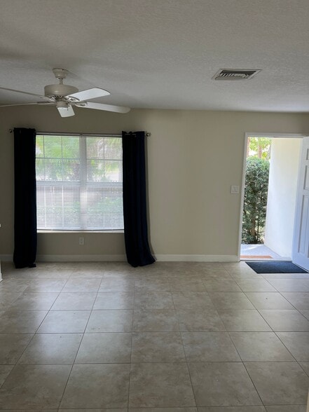 Building Photo - 1655 27th Ave