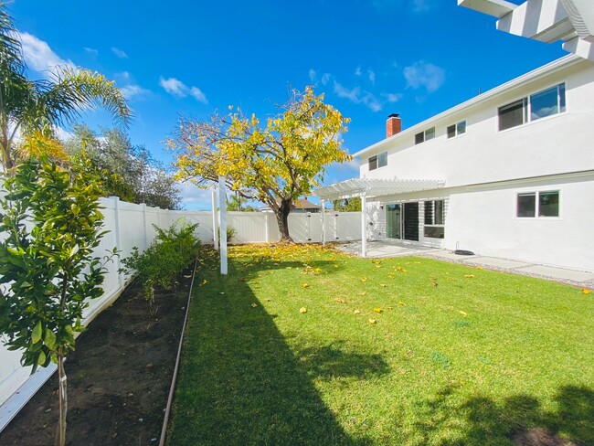 Building Photo - Modern Elegance in North Clairemont! Updat...