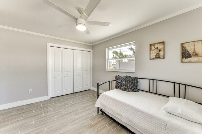 Building Photo - 2473 Yorkshire Dr