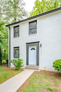 Building Photo - Fantastic 2 Bed, 1 Bath.  Walk to MTSU!