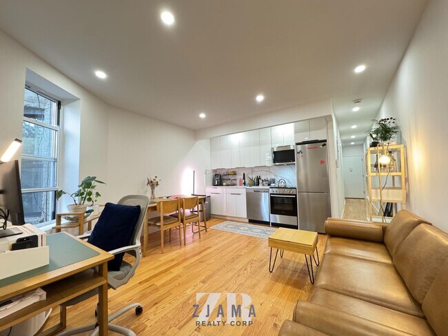 Primary Photo - 457 Park Pl