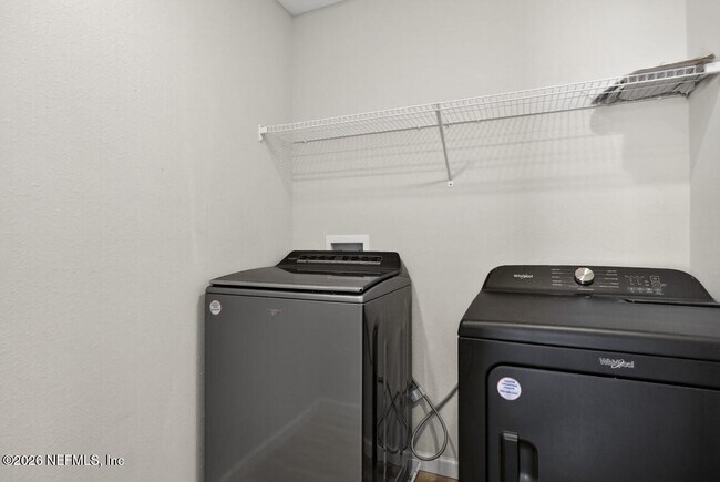 Building Photo - 14790 Cashew Ave