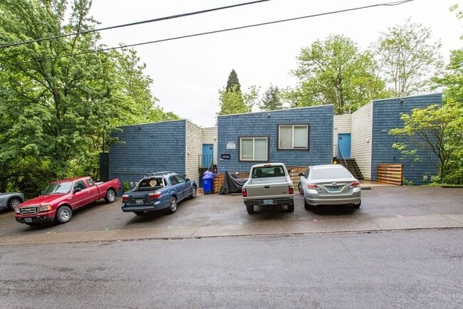 Building Photo - Lair Hill is offering a 1bed/1bath!! Get i...