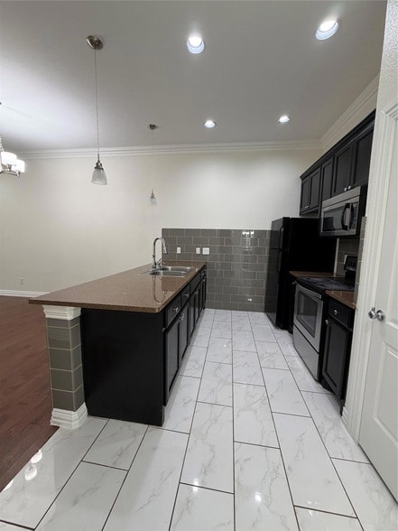 Building Photo - 398 Mesa Dr