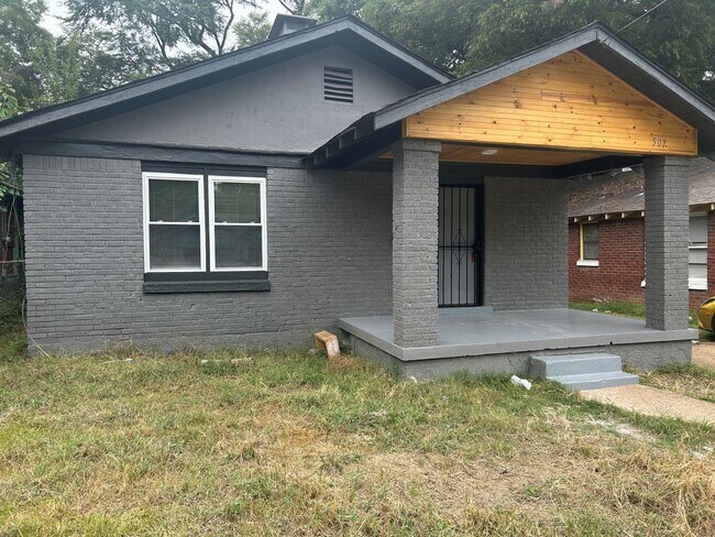 Primary Photo - 507 Marianna St