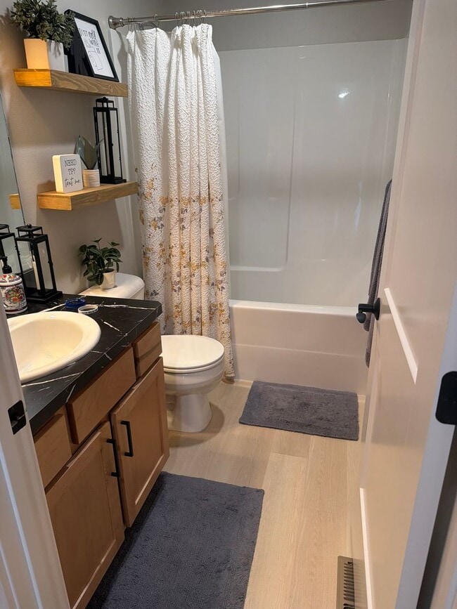 Building Photo - Modern West End Living | 4 Bed, 3 Bath Home