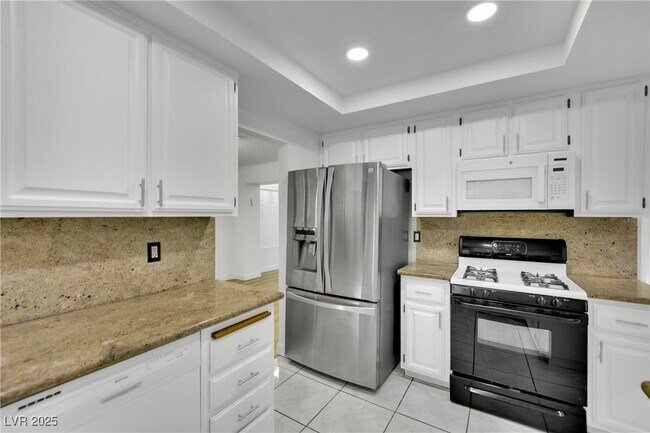 Building Photo - 2812 Waterview Dr