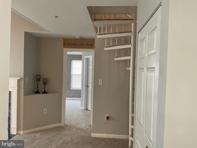 Building Photo - 9808 Lake Point Ct