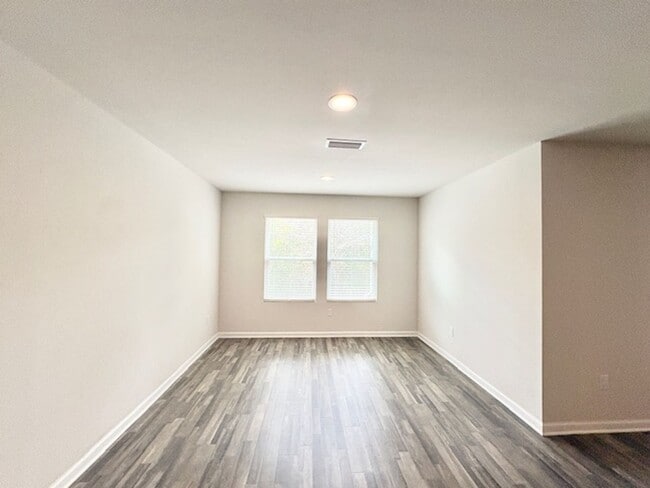 Building Photo - 462 Whispering Creek Ave