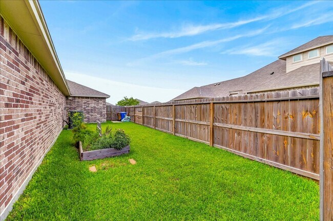 Building Photo - 7938 Rancho Vista Blvd E