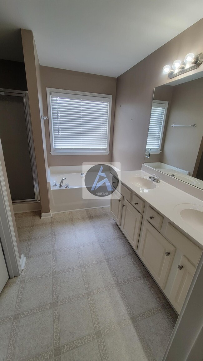 Building Photo - 223 Elmbrook Ln