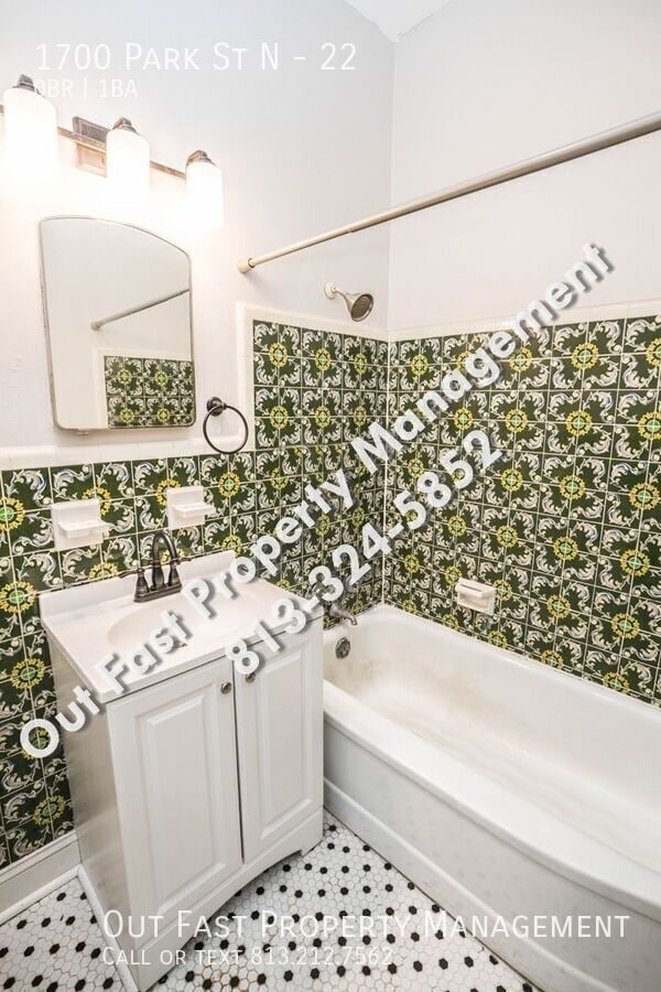 Building Photo - 1700 Park St N