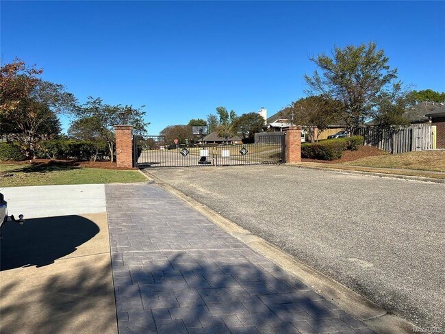 Building Photo - 2230 Wyndgate Dr