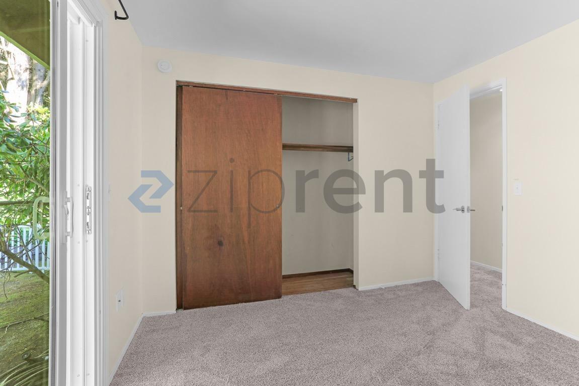 Building Photo - Unit