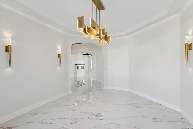 Building Photo - 10014 Ivory Canyon