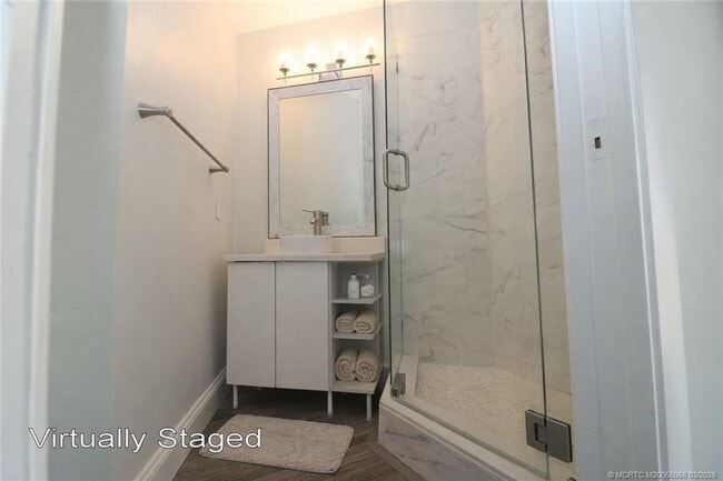 Building Photo - 2083 NE Collins Cir