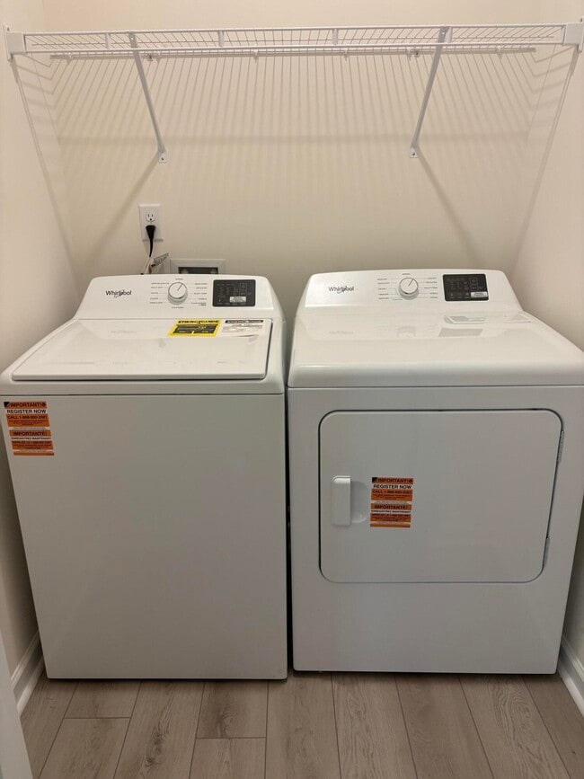 Building Photo - 372 Acorn St