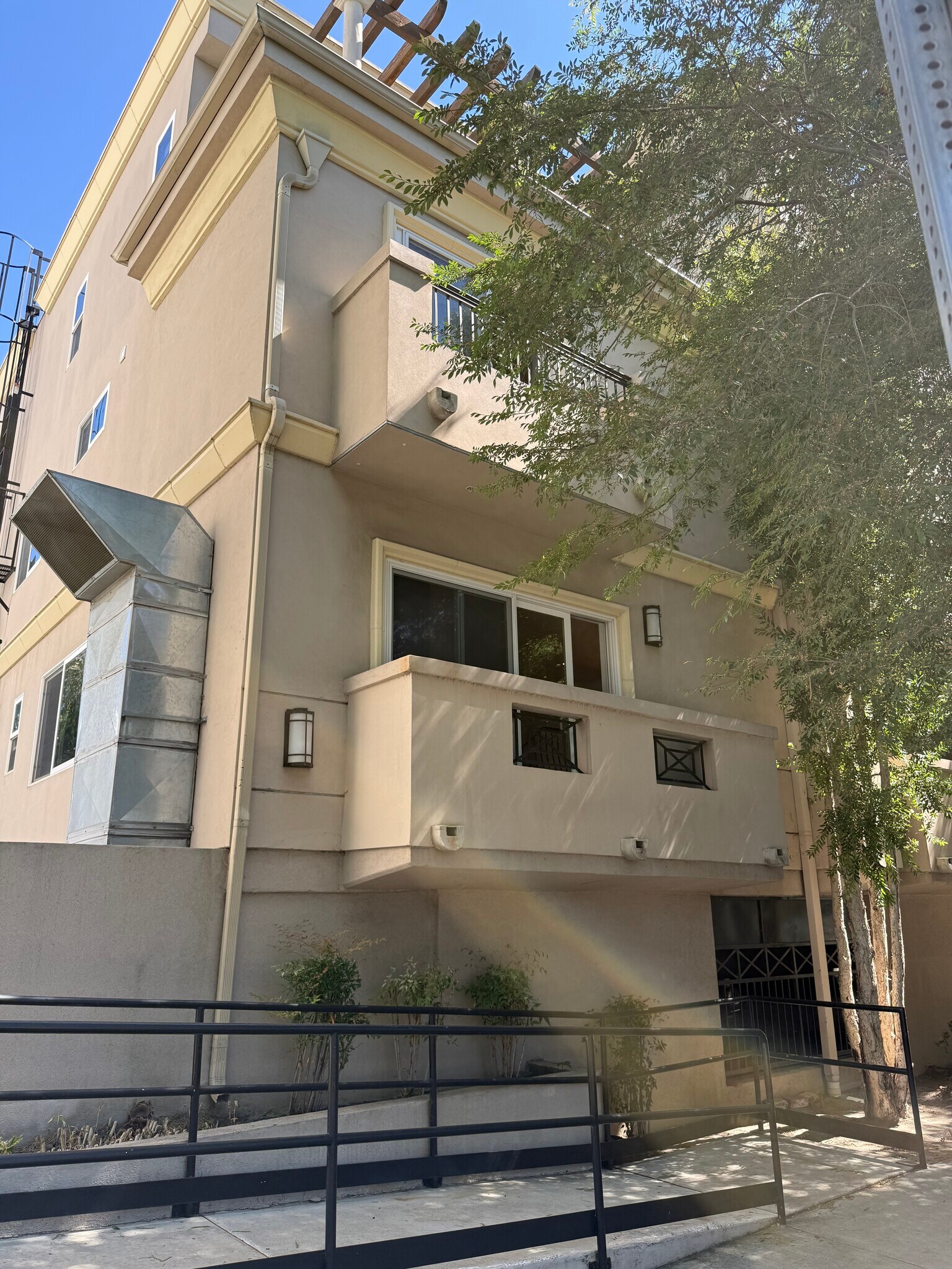 Building Photo - 5401 Morella Ave