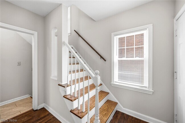 Building Photo - 3889 Grenville Rd