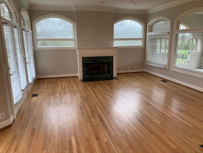 Building Photo - 5000 Square Feet on 7 Acres in Heart of Franklin