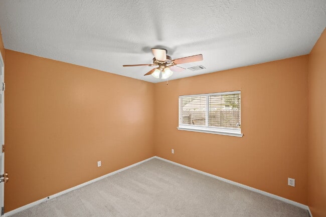 Building Photo - Welcome home to this charming single-story gem in the heart of Silverlake!