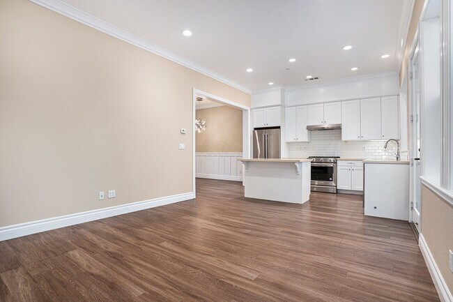 Building Photo - Beautiful Custom Townhouse In Desirable Wa...