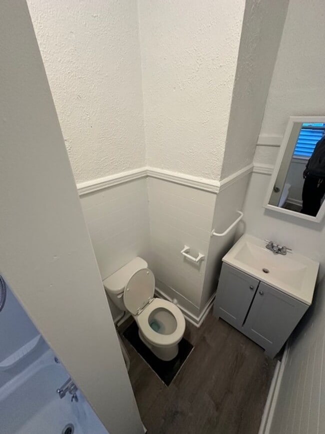 Building Photo - 82 Lime St