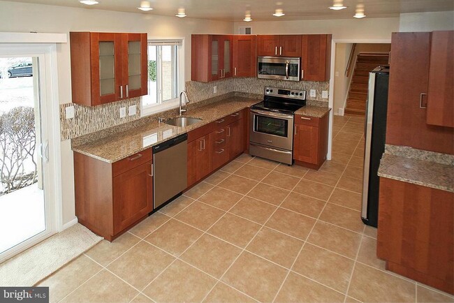 Building Photo - 9614 Tinsmith Ln